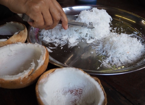 タイの伝統菓子_カノムトム作り